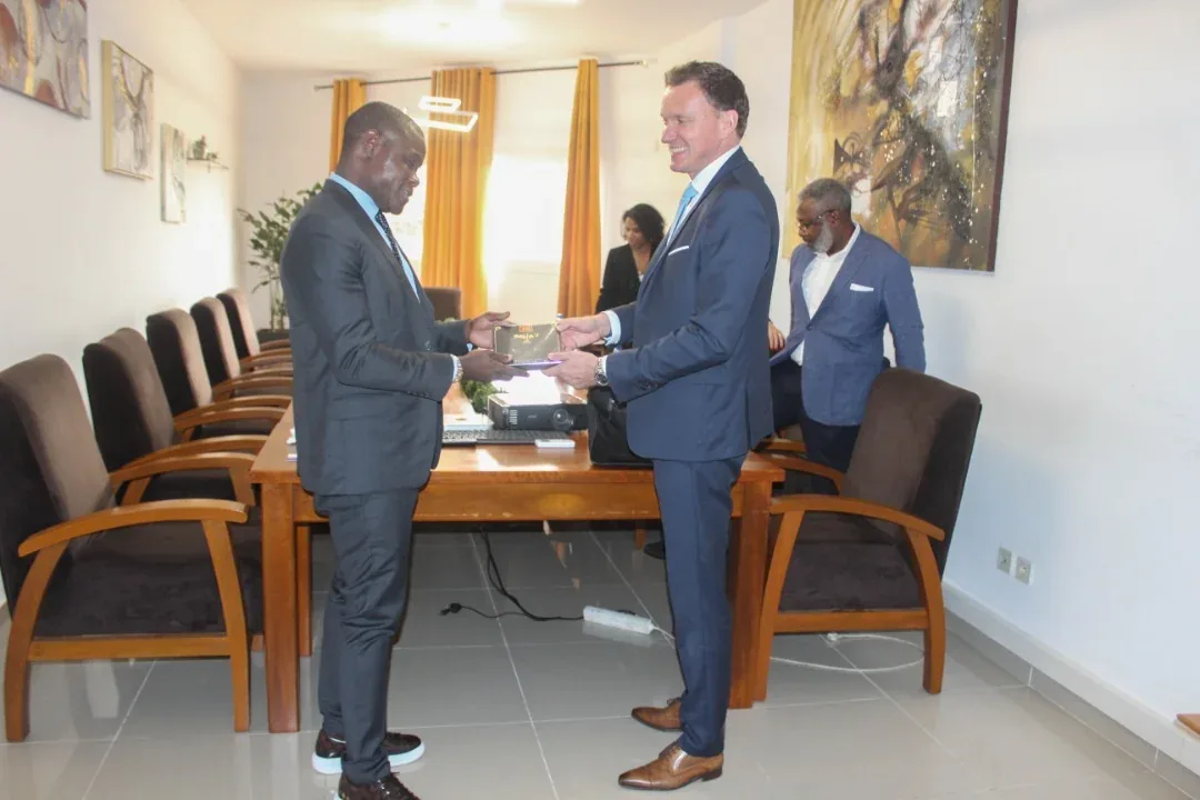 Signature d’un accord entre BAJ Services et un partenaire international