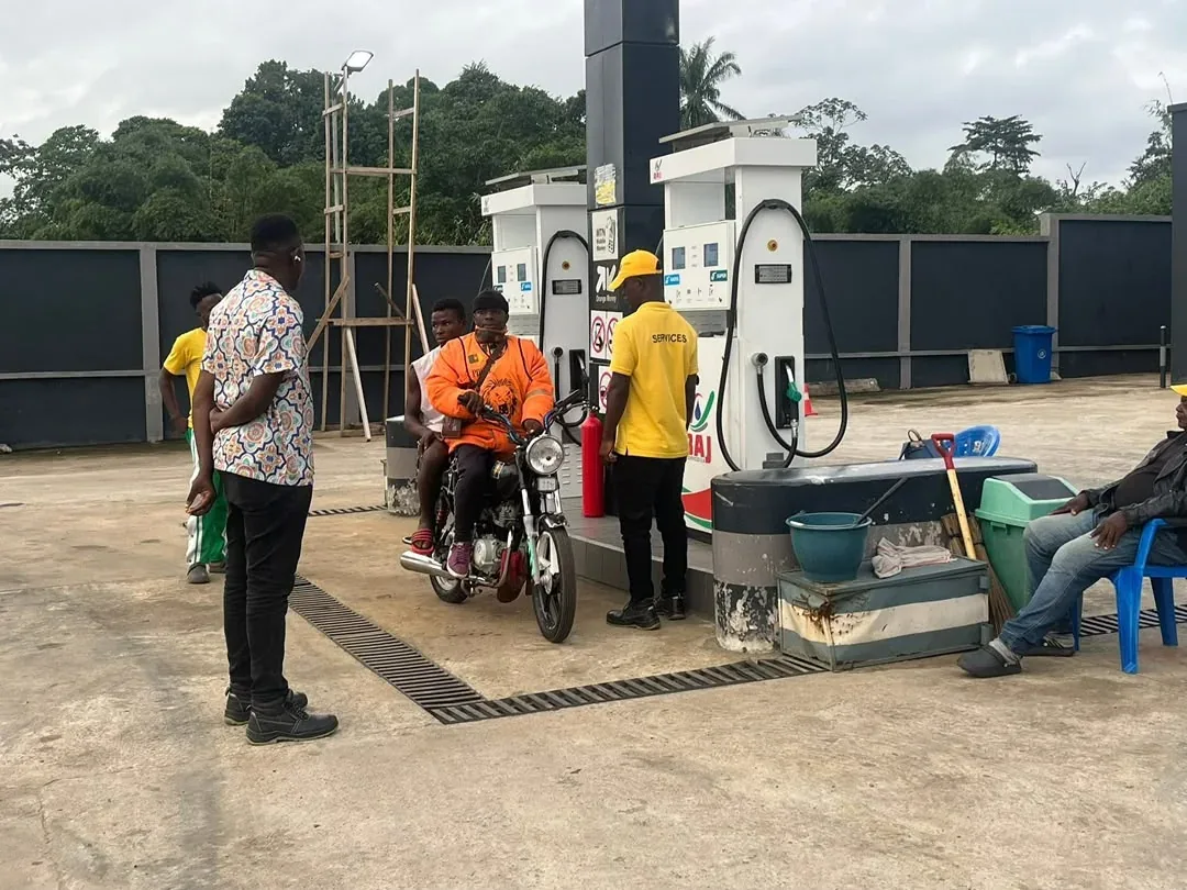Clients servis à la pompe